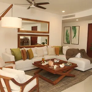 Apartment Beachfront At Gavias Grand 216